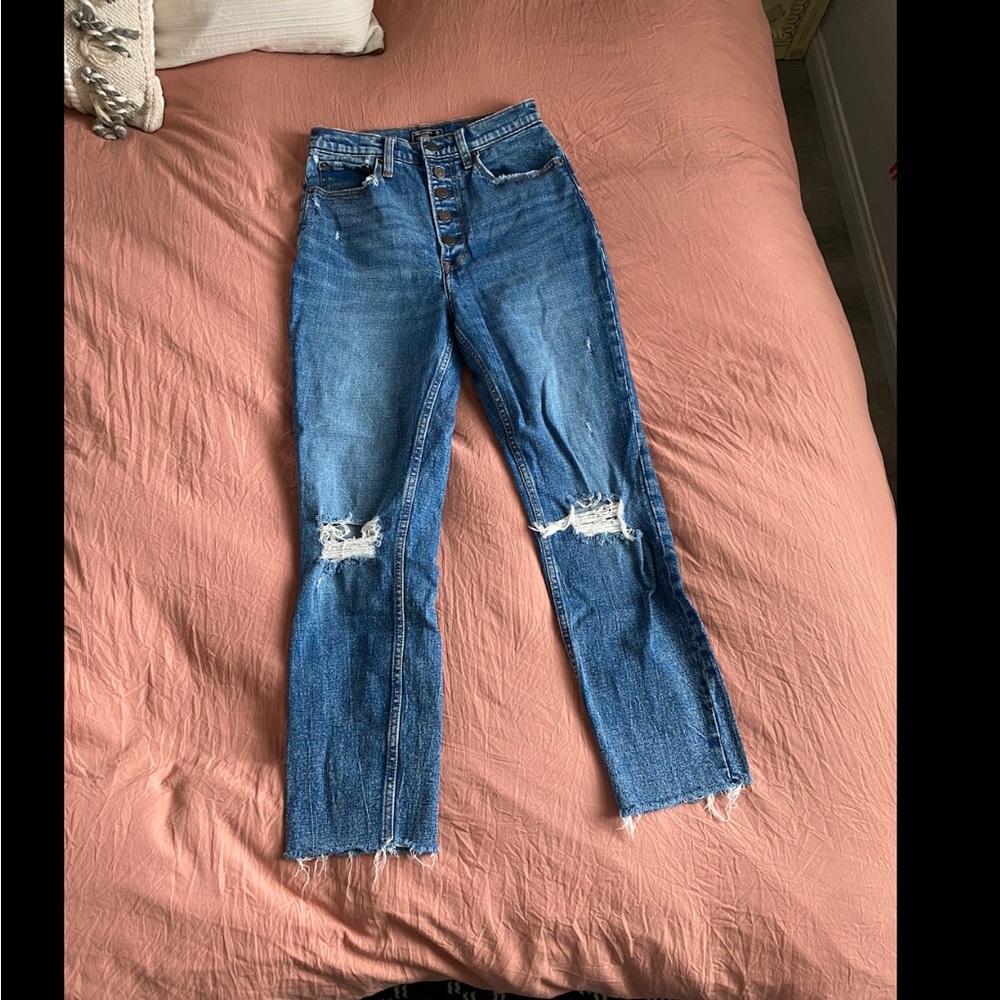 Abercrombie & Fitch Ultra High Rise Mom Jean